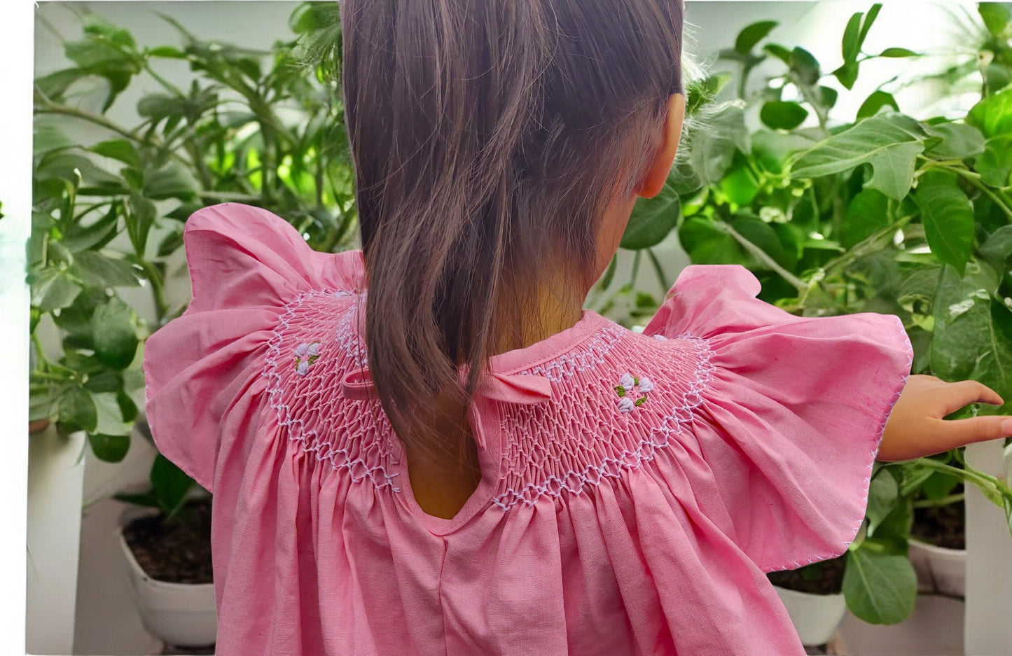 Blouse rose à manches volantes
