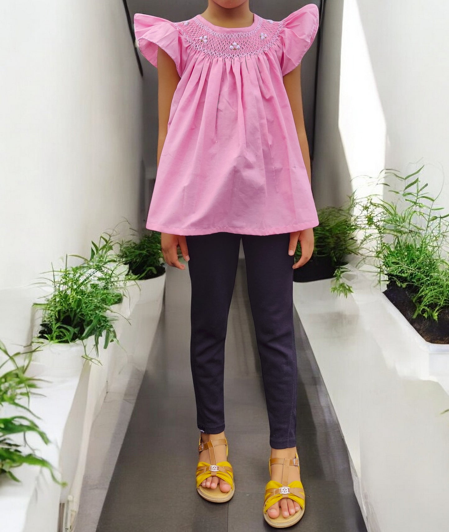 Blouse rose à manches volantes