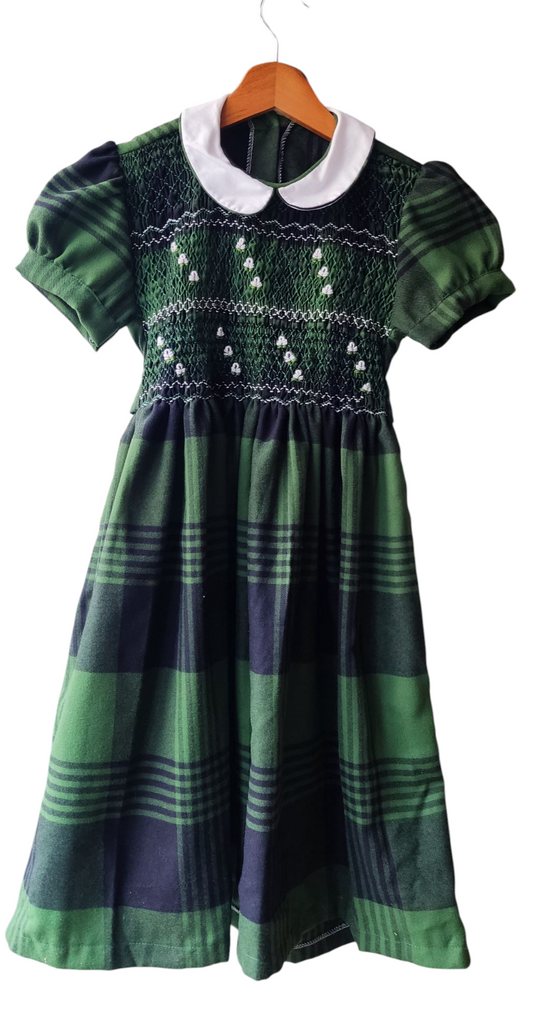 Robe à smocks à carreaux vert. 6 ans