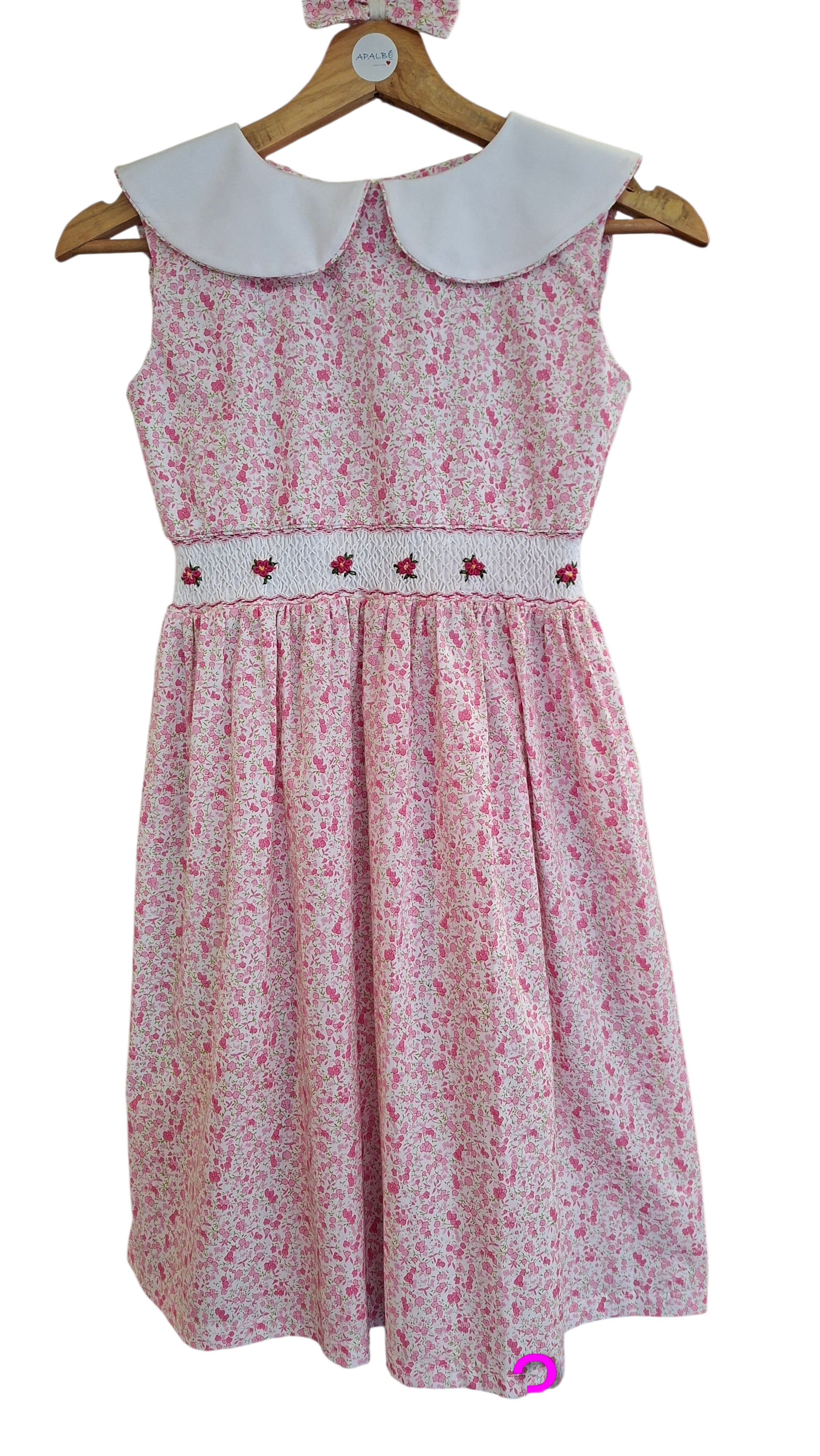 Robe à smocks avec grand col claudine