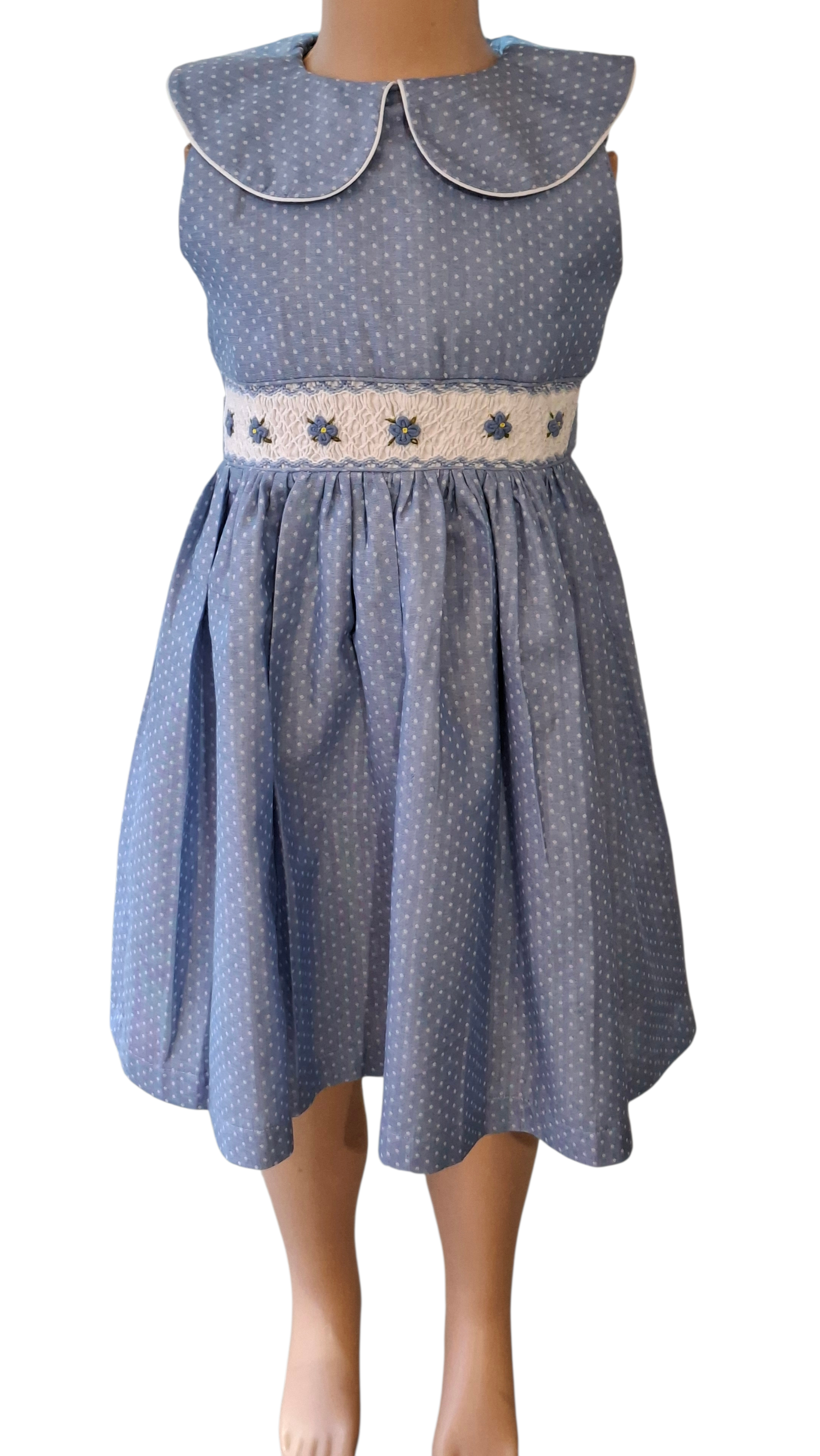 Robe smockée à pois bleus