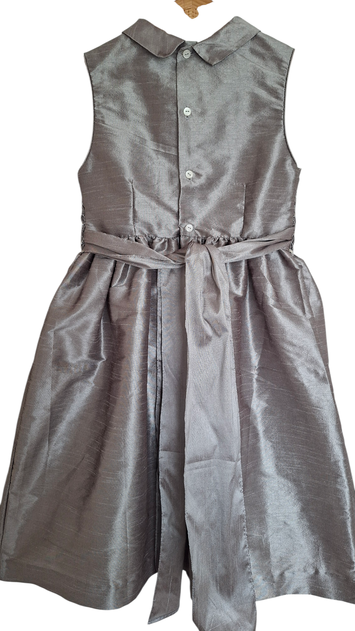 Robe en soie, smockée à la main