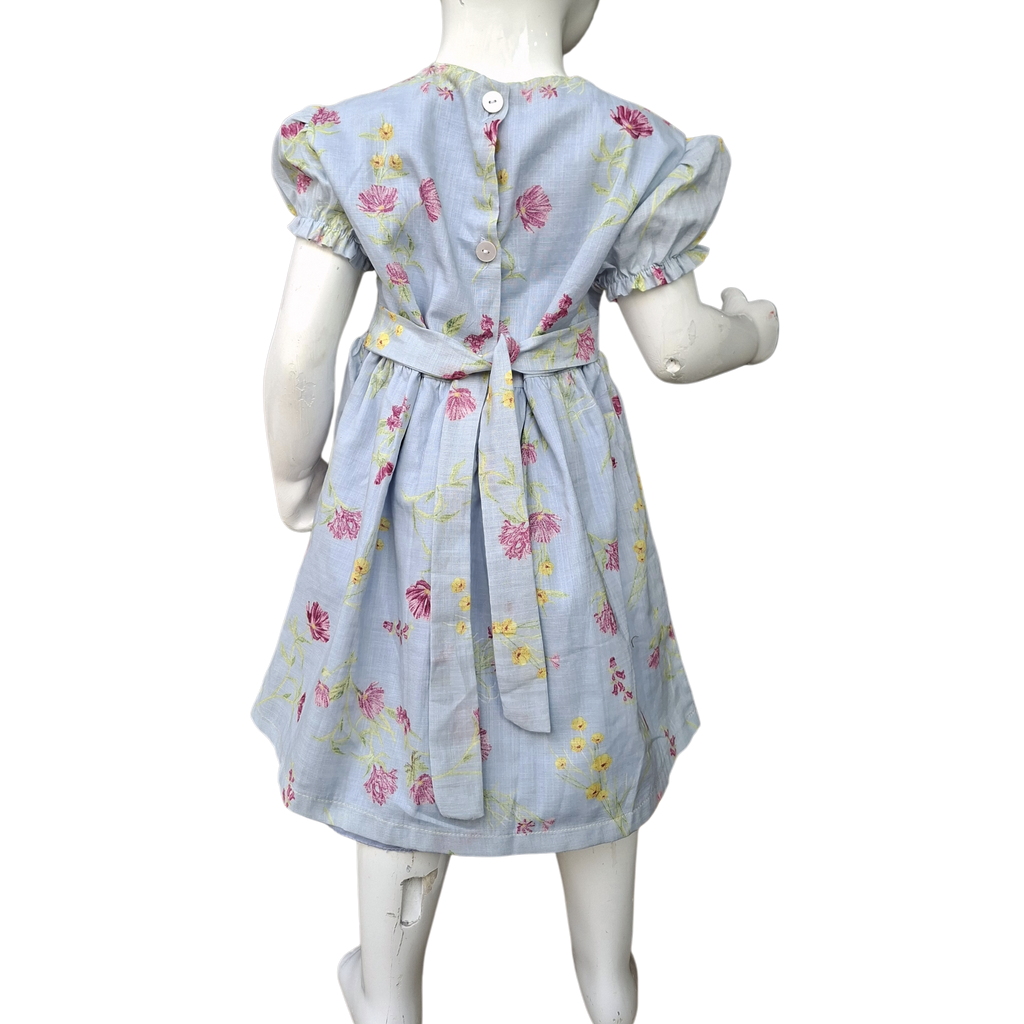 Robe à smocks fleurie bleu gris, doublée.