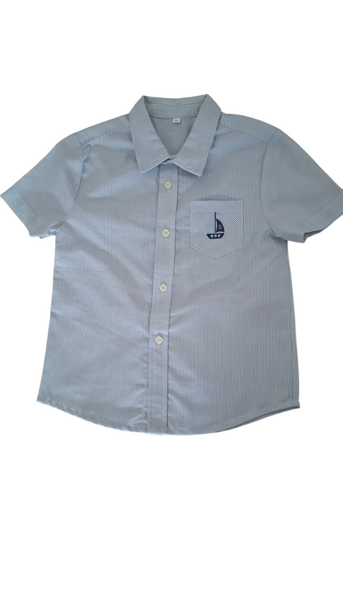 Ensemble chemise + bermuda bleu rayé, broderie bateau. Vêtement printemps été garçon.