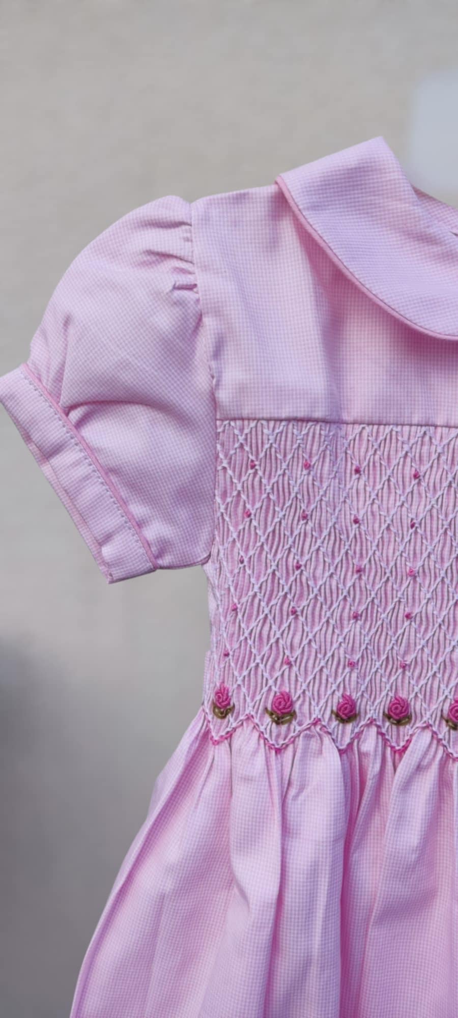 Robe à smocks rose très petits carreaux