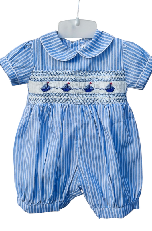 Barboteuse à smocks rayée. Barboteuse bébé
