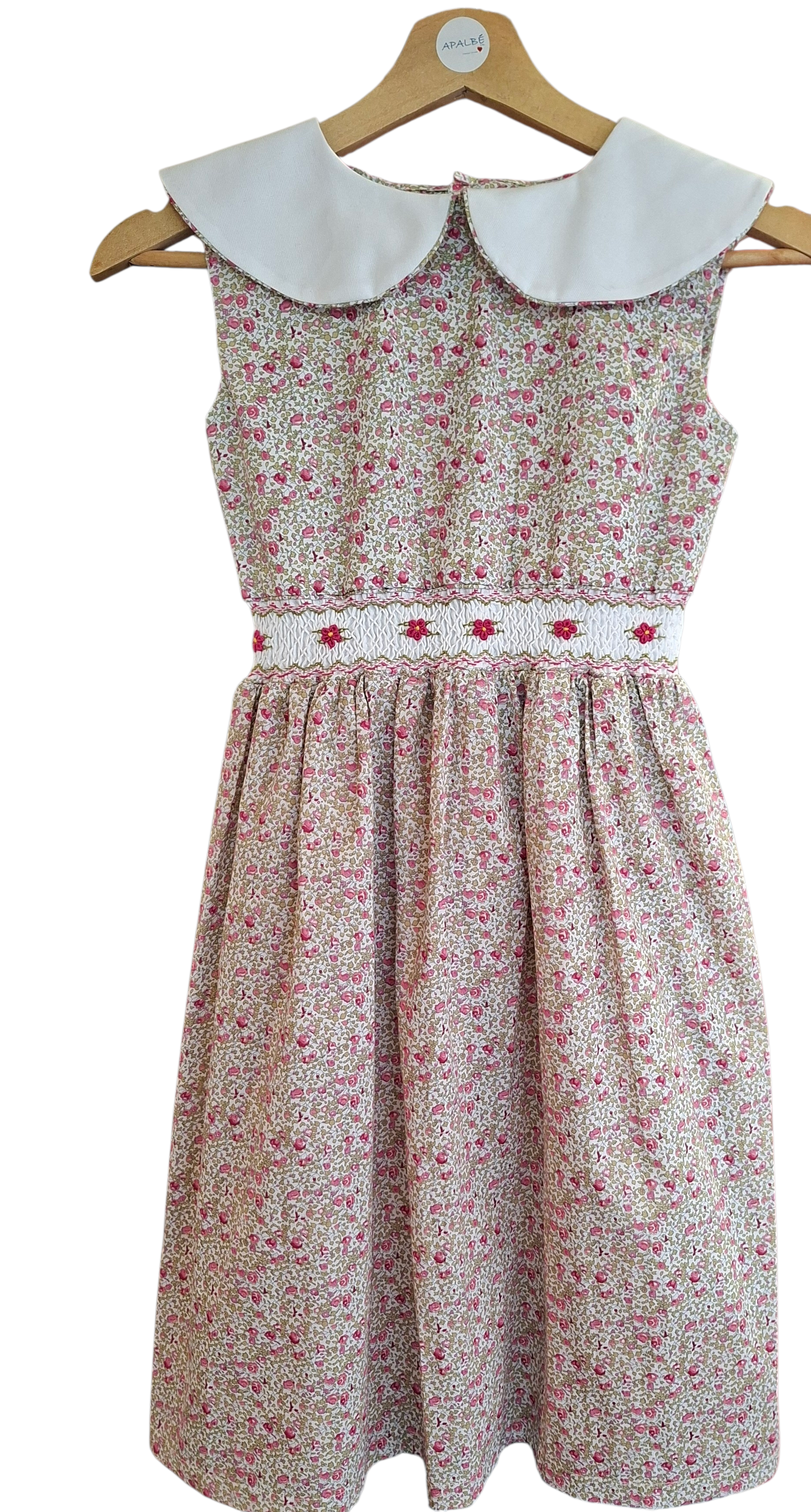 Robe à smocks avec grand col claudine