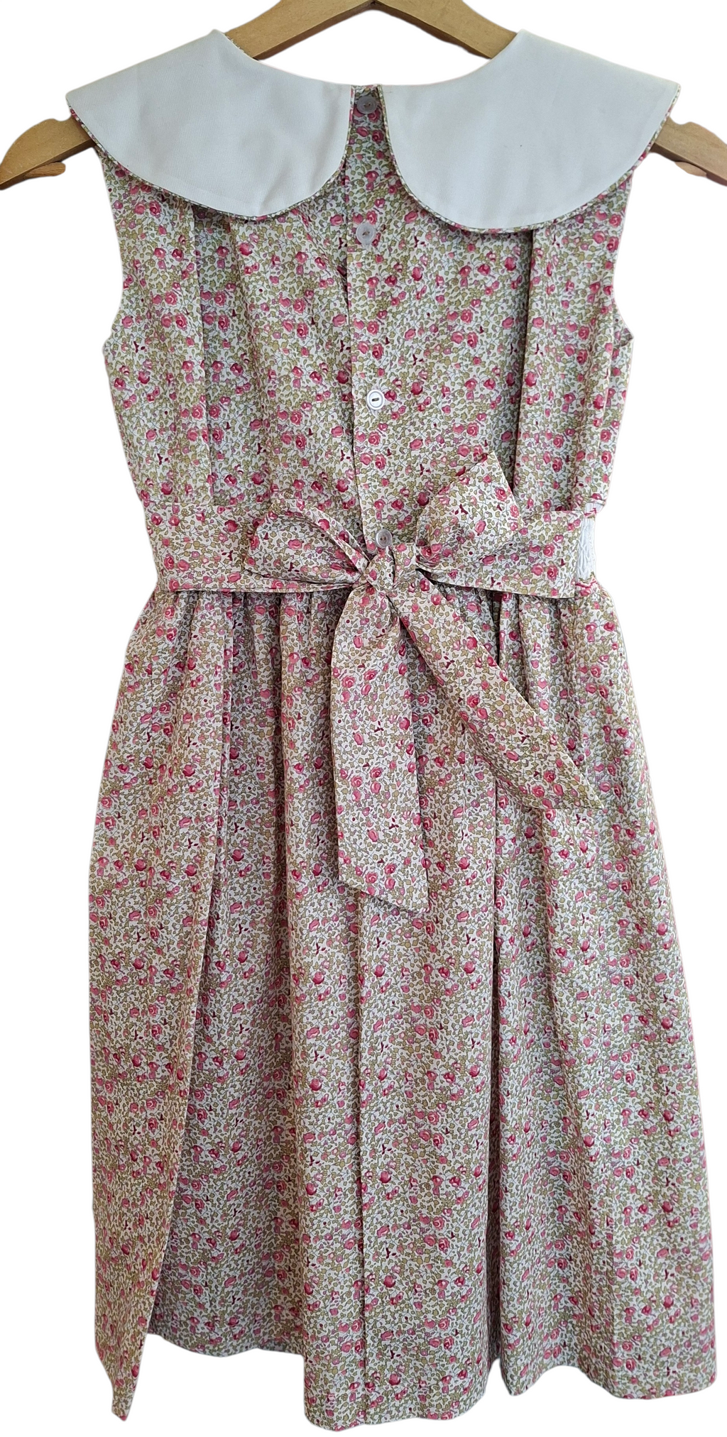 Robe à smocks avec grand col claudine