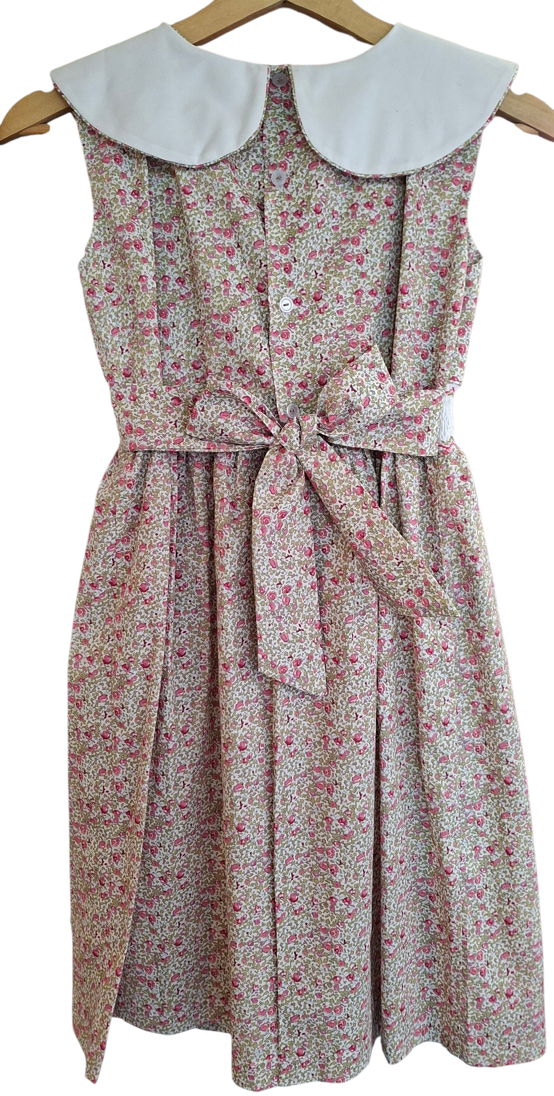 Robe à smocks avec grand col claudine