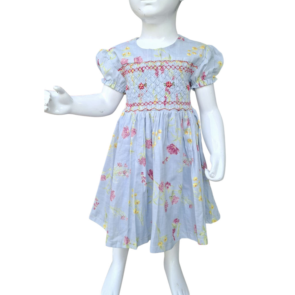Robe à smocks fleurie bleu gris, doublée.