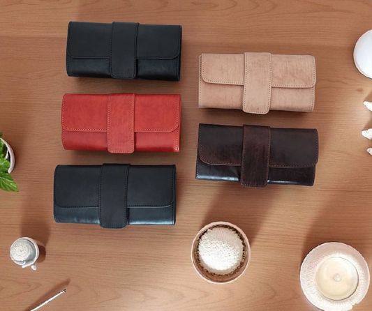 Pochette en cuir. Fabrication artisanale
